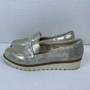 Womens Time & Tru Silver Wedge Loafer Size 7 Leather Memory Foam Shoes EUC S392
